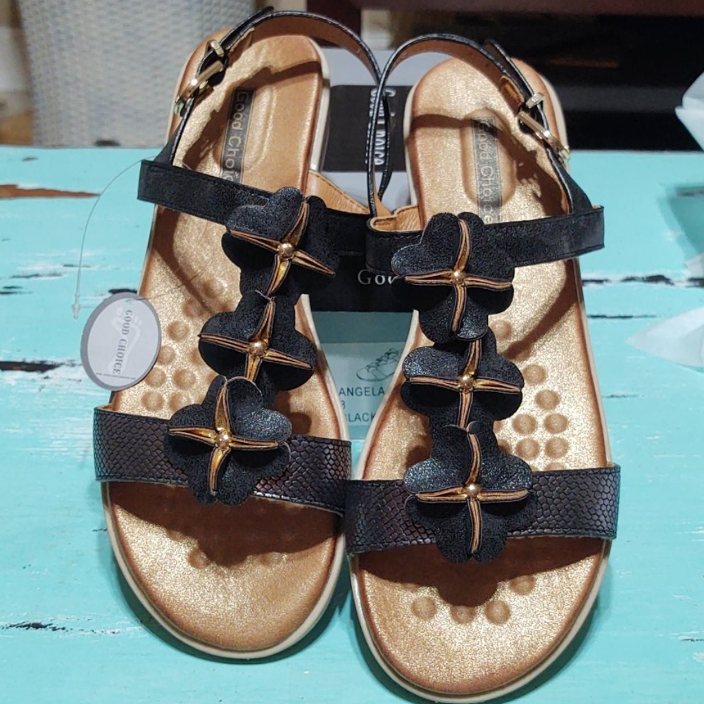 🛍🛍Good Choice Sandals size 8